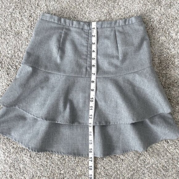 BCBGMaxAzria wool blend gray tiered ruffled lined mini skirt. Women’s size 0 - Picture 8 of 9